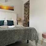 Casa Naranja, Cabopino 2 Pools & Heated Indoor Pool Apartment *